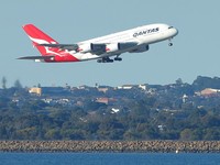 Penerbangan Qantas QF1, menggunakan pesawat Airbus A380-800. (REUTERS/Jason Reed)