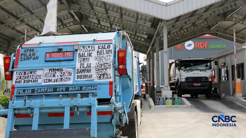 Sejumlah pekerja beraktivitas di kawasan RDF Rorotan, Jakarta, Senin (10/8/2026).