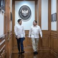 Sekretaris Kabinet Teddy Indra Wijaya menerima kedatangan pengusaha nasional Andi Syamsuddin Arsyad, yang dikenal dengan sapaan Haji Isam, di Kantor Sekretariat Kabinet, Jakarta, Minggu siang, 9 Agustus 2026. (Instagram/sekretariat.kabinet)