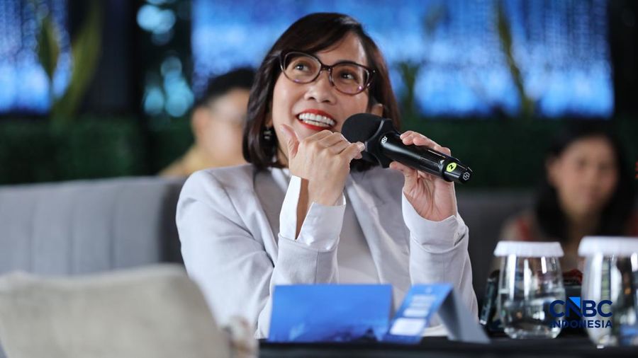 Acting CEO PT Home Credit Indonesia, Sylvia Lazuarni saat menyampaikan pemaparan dalam Multifinance CEO Gathering 2026 di Jakarta, Selasa (11/8/2026). (CNBC Indonesia/Tri Susilo)