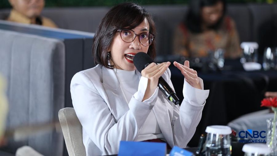 Acting CEO PT Home Credit Indonesia, Sylvia Lazuarni saat menyampaikan pemaparan dalam Multifinance CEO Gathering 2026 di Jakarta, Selasa (11/8/2026). (CNBC Indonesia/Tri Susilo)