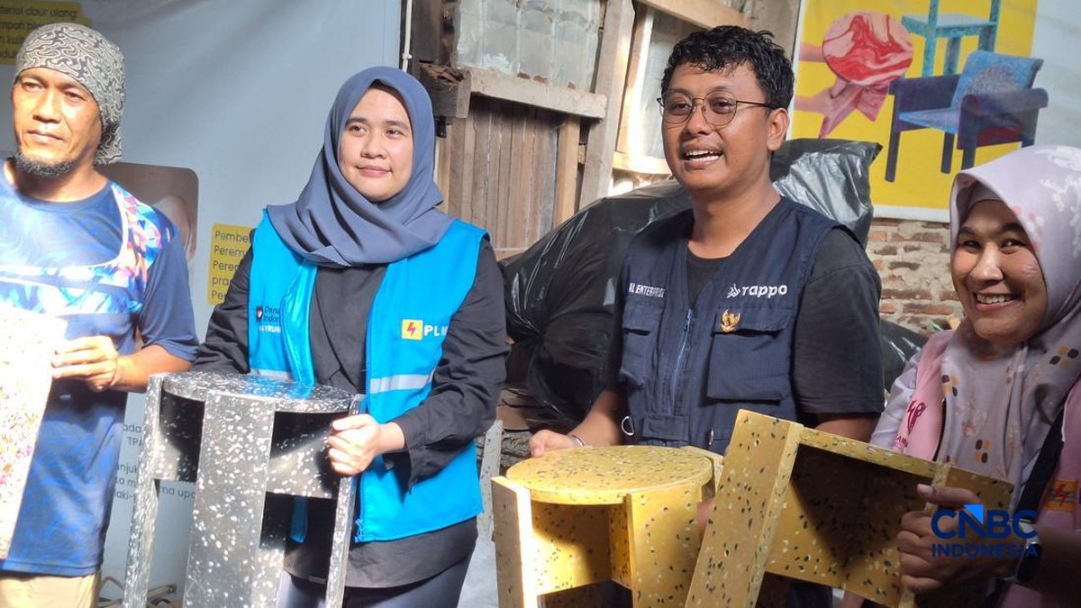 PLN dan Komunitas Rappo Makassar 'Sulap' 10,5 Ton Sampah Jadi Furnitur
