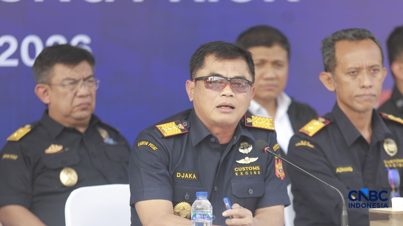 Konferensi Pers Penindakan Rokok Ilegal KPU Bea dan Cukai Tipe A Tanjung Priok di TPS Multi Terminal Indonesia (CDC Banda), Jakarta Utara, Selasa, (11/8/2026). (CNBC Indonesia/Muhammad Sabki)