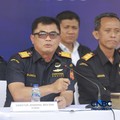 Direktur Jenderal Bea dan Cukai Indonesia, Djaka Budi Utama saat menyampaikan Konferensi Pers Penindakan Rokok Ilegal KPU Bea dan Cukai Tipe A Tanjung Priok di TPS Multi Terminal Indonesia (CDC Banda), Jakarta Utara, Selasa (11/8/2026). (CNBC Indones