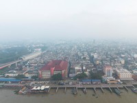 Kabut asap akibat kebakaran hutan di Palembang, Provinsi Sumatera Selatan, Selasa (11/8/2026). (REUTERS/Abriansyah Liberto)