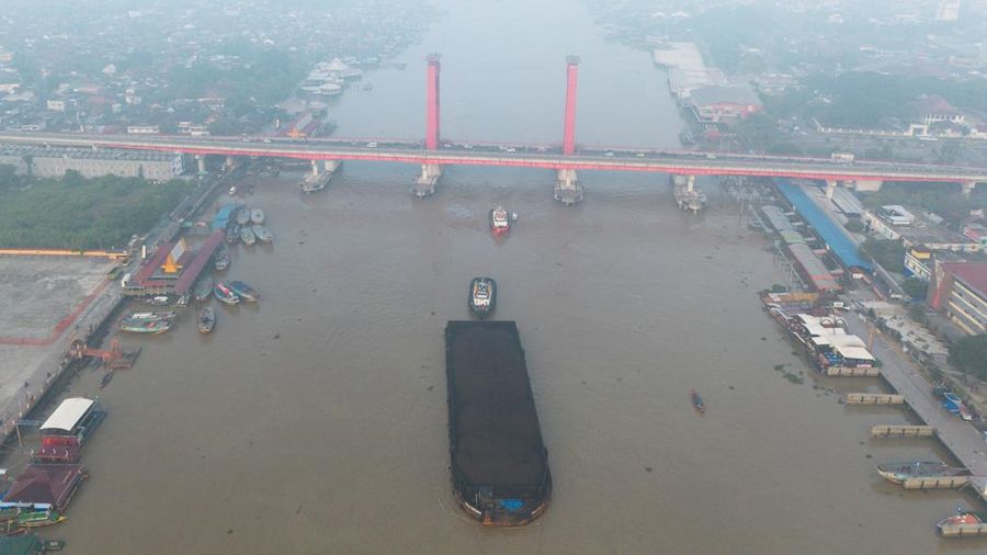 Kabut asap akibat kebakaran hutan di Palembang, Provinsi Sumatera Selatan, Selasa (11/8/2026). (REUTERS/Abriansyah Liberto)