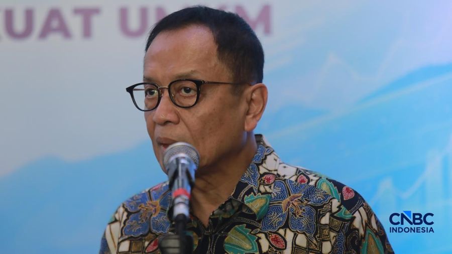 Kepala Eksekutif Pengawas Perbankan OJK, Dian Ediana Rae saat doorstop usai acara UMKM Finance Summit 2026 dengan tema "Penguatan Akses Pembiayaan dan Ekosistem UMKM di Birawa Assembly Hall, Hotel Bidakara Jakarta, Selasa (11/8/2026). (CNBC Indonesia