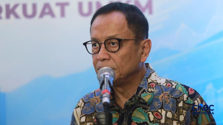 Kepala Eksekutif Pengawas Perbankan OJK, Dian Ediana Rae saat doorstop usai acara UMKM Finance Summit 2026 dengan tema "Penguatan Akses Pembiayaan dan Ekosistem UMKM di Birawa Assembly Hall, Hotel Bidakara Jakarta, Selasa (11/8/2026). (CNBC Indonesia