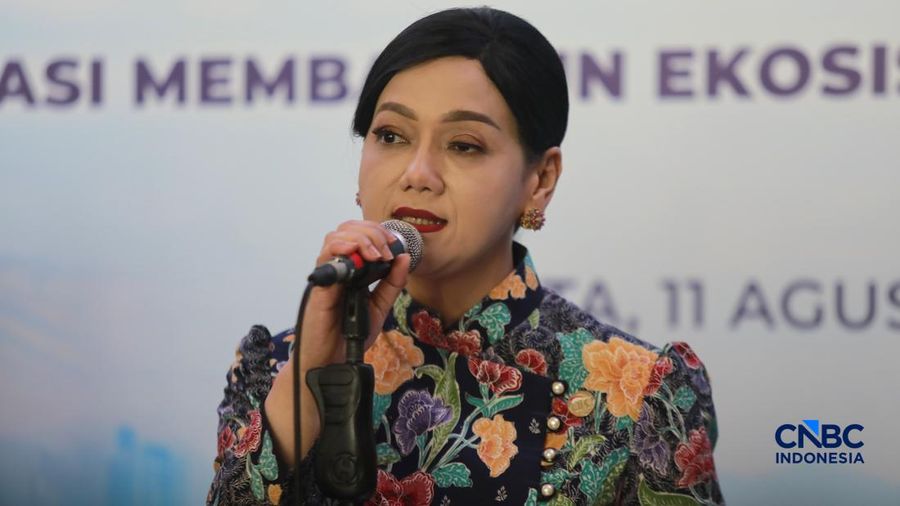 Ketua Dewan Komisioner Otoritas Jasa Keuangan (OJK), Friderica Widyasari Dewi saat doorstop usai acara UMKM Finance Summit 2026 dengan tema "Penguatan Akses Pembiayaan dan Ekosistem UMKM di Birawa Assembly Hall, Hotel Bidakara Jakarta, Selasa (11/8/2