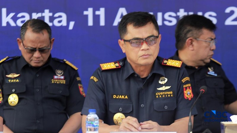 Konferensi Pers Penindakan Rokok Ilegal KPU Bea dan Cukai Tipe A Tanjung Priok di TPS Multi Terminal Indonesia (CDC Banda), Jakarta Utara, Selasa, (11/8/2026).