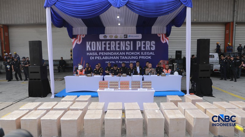 Konferensi Pers Penindakan Rokok Ilegal KPU Bea dan Cukai Tipe A Tanjung Priok di TPS Multi Terminal Indonesia (CDC Banda), Jakarta Utara, Selasa, (11/8/2026). (CNBC Indonesia/Muhammad Sabki)