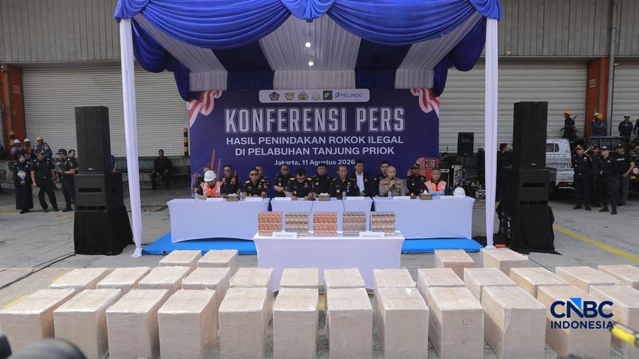 Konferensi Pers Penindakan Rokok Ilegal KPU Bea dan Cukai Tipe A Tanjung Priok di TPS Multi Terminal Indonesia (CDC Banda), Jakarta Utara, Selasa, (11/8/2026). (CNBC Indonesia/Muhammad Sabki)
