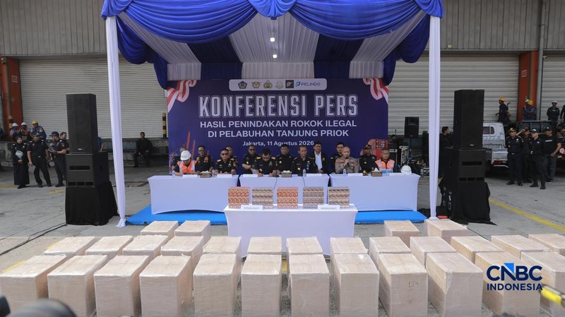 Konferensi Pers Penindakan Rokok Ilegal KPU Bea dan Cukai Tipe A Tanjung Priok di TPS Multi Terminal Indonesia (CDC Banda), Jakarta Utara, Selasa, (11/8/2026). (CNBC Indonesia/Muhammad Sabki)