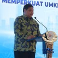 Menko Perekonomian, Airlangga Hartarto dalam acara UMKM Finance Summit 2026 dengan tema "Penguatan Akses Pembiayaan dan Ekosistem UMKM di Birawa Assembly Hall, Hotel Bidakara Jakarta, Selasa (11/8/2026). (CNBC Indonesia/Muhammad Sabki)