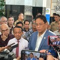 Menteri ESDM Bahlil Lahadalia dan Menteri Keuangan, Purbaya Yudhi Sadewa usai melakukan pertemuan di Kantor Kementerian Keuangan, Jakarta, Selasa (11/8/2026). (CNBC Indonesia/Firda Dwi Muliawati)