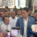 Menteri ESDM Bahlil Lahadalia dan Menteri Keuangan, Purbaya Yudhi Sadewa usai melakukan pertemuan di Kantor Kementerian Keuangan, Jakarta, Selasa (11/8/2026). (CNBC Indonesia/Firda Dwi Muliawati)