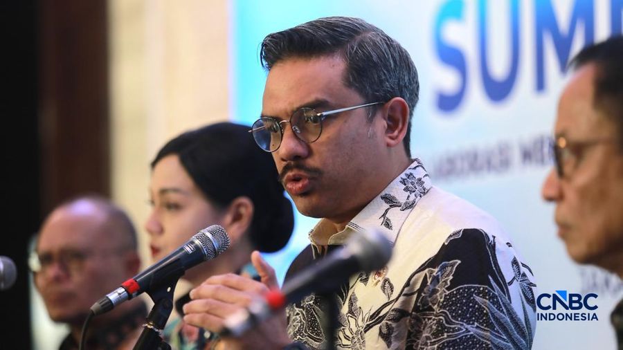 Menteri UMKM, Maman Abdurrahman saat doorstop usai acara UMKM Finance Summit 2026 dengan tema "Penguatan Akses Pembiayaan dan Ekosistem UMKM di Birawa Assembly Hall, Hotel Bidakara Jakarta, Selasa (11/8/2026). (CNBC Indonesia/Muhammad Sabki)