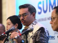 Menteri UMKM, Maman Abdurrahman saat doorstop usai acara UMKM Finance Summit 2026 dengan tema "Penguatan Akses Pembiayaan dan Ekosistem UMKM di Birawa Assembly Hall, Hotel Bidakara Jakarta, Selasa (11/8/2026). (CNBC Indonesia/Muhammad Sabki)