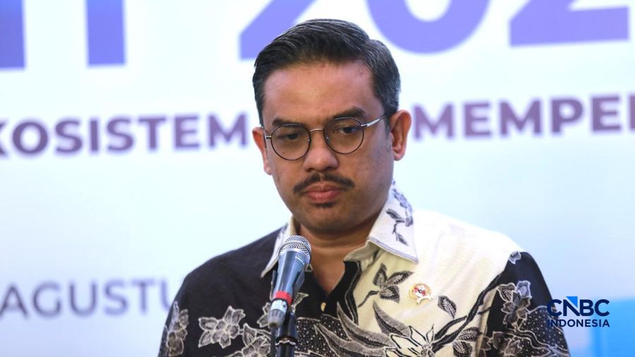 Menteri UMKM, Maman Abdurrahman saat doorstop usai acara UMKM Finance Summit 2026 dengan tema "Penguatan Akses Pembiayaan dan Ekosistem UMKM di Birawa Assembly Hall, Hotel Bidakara Jakarta, Selasa (11/8/2026). (CNBC Indonesia/Muhammad Sabki)