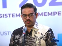 Menteri UMKM, Maman Abdurrahman saat doorstop usai acara UMKM Finance Summit 2026 dengan tema "Penguatan Akses Pembiayaan dan Ekosistem UMKM di Birawa Assembly Hall, Hotel Bidakara Jakarta, Selasa (11/8/2026). (CNBC Indonesia/Muhammad Sabki)
