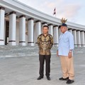 Otorita Ibu Kota Nusantara (IKN) menerima kunjungan Gubernur Jawa Tengah Ahmad Luthfi beserta jajaran Bupati dan Wakil Bupati se-Jawa Tengah dalam rangka membahas potensi kolaborasi dan peluang investasi di IKN. Audiensi yang berlangsung pada Kamis (