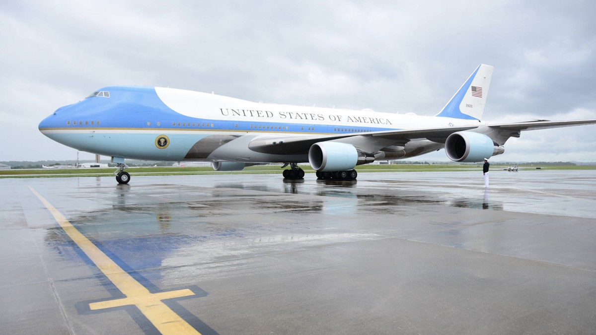Terungkap! Rudal Pencari Panas Iran Buru Air Force One, Trump Ngungsi