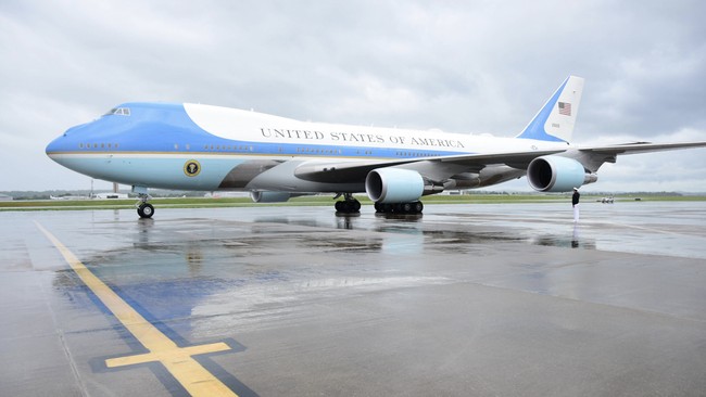 Terungkap! Rudal Pencari Panas Iran Buru Air Force One, Trump Ngungsi