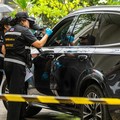 Petugas memeriksa lokasi penembakan setelah mantan anggota parlemen Chalong Riewrang diduga menembak Thongchai Yenprasert, presiden Organisasi Administrasi Provinsi Nonthaburi, di provinsi Nonthaburi, Thailand, Senin (10/8/2026). (REUTERS/Arnun Chonm