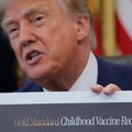 Presiden AS Donald Trump berbicara dalam acara penandatanganan perintah eksekutif terkait fleksibilitas vaksin, di Ruang Oval Gedung Putih di Washington, D.C., AS, pada 10 Agustus 2026. (REUTERS/Kylie Cooper)