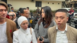 Rizky Billar Dampingi Lesti Kejora dan Asila Jalani Pemeriksaan di PMJ