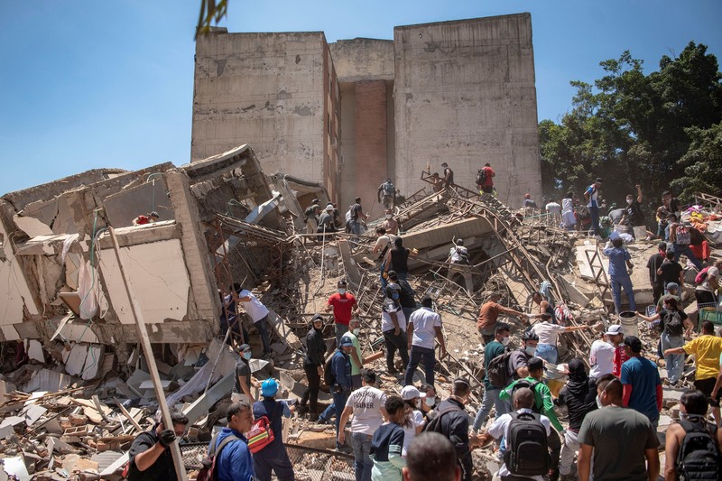Suasana pasca gempa bumi, di Cali, Kolombia, Senin (10/8/2026). (REUTERS/Christian EscobarMora)