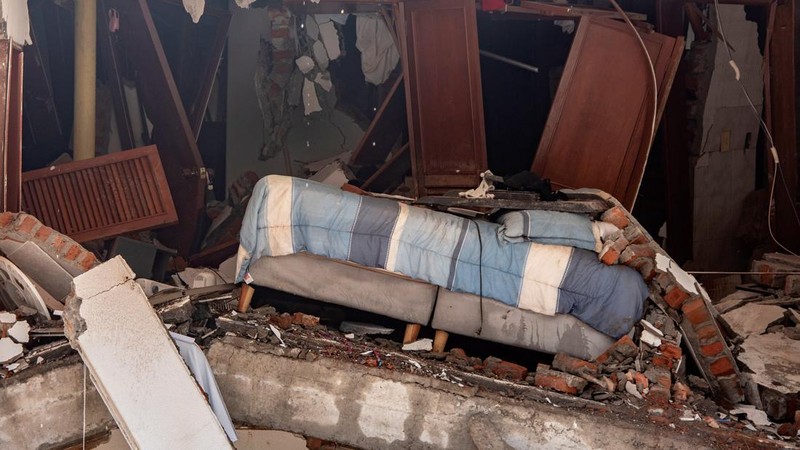Suasana pasca gempa bumi, di Cali, Kolombia, Senin (10/8/2026). (REUTERS/Christian EscobarMora)