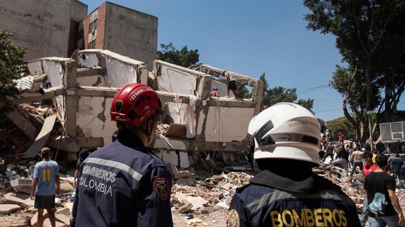 Suasana pasca gempa bumi, di Cali, Kolombia, Senin (10/8/2026). (REUTERS/Christian EscobarMora)