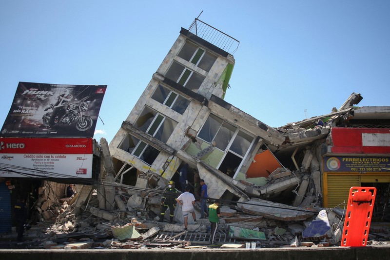 Suasana pasca gempa bumi, di Cali, Kolombia, Senin (10/8/2026). (REUTERS/Christian EscobarMora)