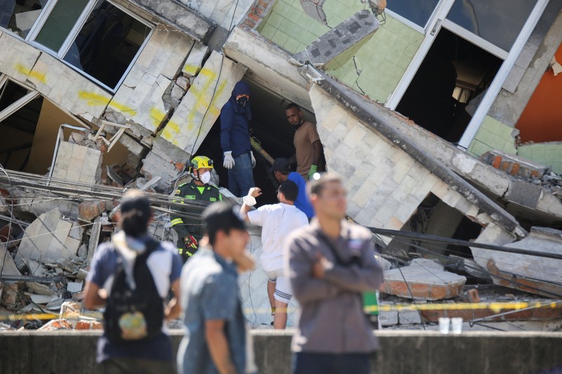 Suasana pasca gempa bumi, di Cali, Kolombia, Senin (10/8/2026). (REUTERS/Christian EscobarMora)