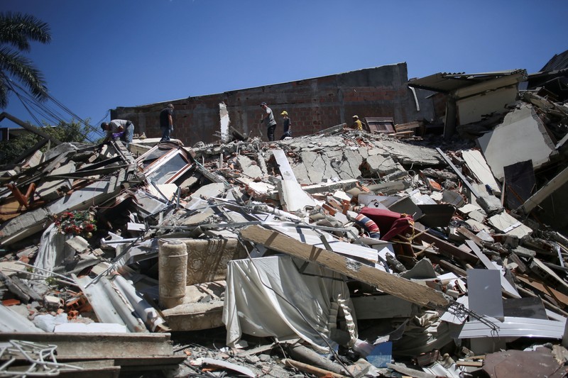 Suasana pasca gempa bumi, di Cali, Kolombia, Senin (10/8/2026). (REUTERS/Christian EscobarMora)