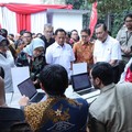 Mendagri Tito Karnavian, Menteri PANRB Rini Widyantini dan Ketua Komite Percepatan Transformasi Digital Pemerintah (KPTDP) Luhut Binsar Pandjaitan dalam acara Digitalisasi Penerbitan Akta Kelahiran melalu integrasi Sistem Informasi Rumah Sakit/Puskes