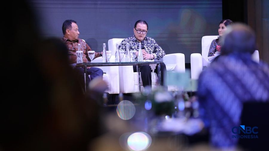 Chairman Indonesia Mining Institute, Prof. Irwandy Arif saat menyampaikan pemaparan dalam Mindialogue dengan tema Komoditas untuk Negeri: Strategi Penguatan Cadangan Mineral untuk Stabilitas dan Kedaulatan Ekonomi RI di Jakarta, Rabu (12/8/2026). (CN