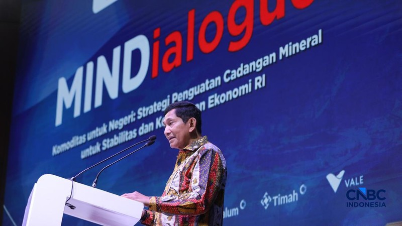 Direktur Utama MIND ID, Maroef Sjamsoeddin saat menyampaikan sambutan dalam Mindialogue dengan tema “Komoditas untuk Negeri: Strategi Penguatan Cadangan Mineral untuk Stabilitas dan Kedaulatan Ekonomi RI” di Jakarta, Rabu (12/8/2026).