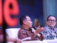 Dirjen Minerba, Kementerian ESDM RI, Tri Winarno saat menyampaikan pemaparan dalam Mindialogue dengan tema Komoditas untuk Negeri: Strategi Penguatan Cadangan Mineral untuk Stabilitas dan Kedaulatan Ekonomi RI di Jakarta, Rabu (12/8/2026). (CNBC Indo