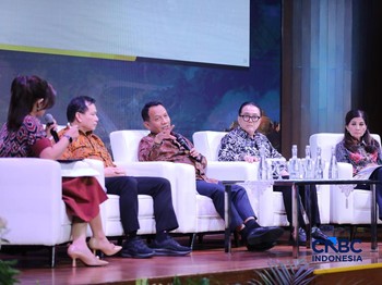 Dirjen Minerba, Kementerian ESDM RI, Tri Winarno saat menyampaikan pemaparan dalam Mindialogue dengan tema Komoditas untuk Negeri: Strategi Penguatan Cadangan Mineral untuk Stabilitas dan Kedaulatan Ekonomi RI di Jakarta, Rabu (12/8/2026). (CNBC Indo