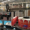 Dua orang karyawan menyelesaikan produksi pelumas mesin di Pabrik Pertamina Lubricants, Koja, Jakut Rabu (12/8/2026). (CNBC Indonesia/Ferry Sandi)