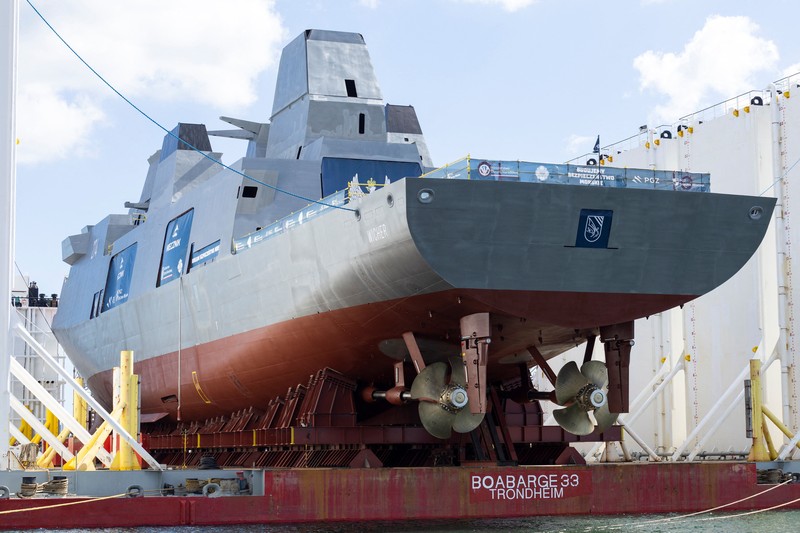 Presiden Polandia Karol Nawrocki berbicara dalam upacara peresmian dan pemberian nama fregat Angkatan Laut Polandia, ORP Wicher, yang menandai dimulainya secara resmi operasi peluncuran kapal tersebut, di galangan kapal PGZ Stocznia Wojenna di Gdynia, Polandia, pada 12 Agustus 2026. ORP Wicher merupakan kapal pertama dari tiga kapal fregat serbaguna kelas Miecznik yang dirancang untuk memperkuat kemampuan pertahanan maritim Polandia serta interoperabilitas dengan NATO. (REUTERS/Bartosz Fatek)