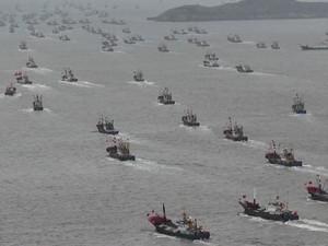 Video Topan Reda, 8.000 Kapal Nelayan Tiongkok Tancap Gas ke Laut!