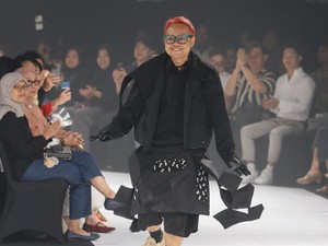 Berkat Kecoa, Desainer Muda Asal Surabaya Ini Bisa Belajar Fashion di Paris