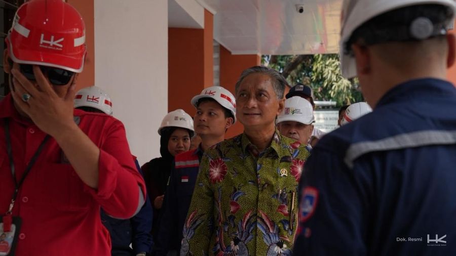 Menteri Pekerjaan Umum (PU) Dody Hanggodo meninjau langsung fasilitas Sekolah Rakyat (SR) DKI Jakarta yang telah diselesaikan pembangunannya oleh PT Hutama Karya (Persero) (Hutama Karya), Selasa (11/8). (Dok. Hutama Karya)