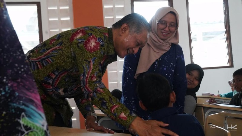 Menteri Pekerjaan Umum (PU) Dody Hanggodo meninjau langsung fasilitas Sekolah Rakyat (SR) DKI Jakarta yang telah diselesaikan pembangunannya oleh PT Hutama Karya (Persero) (Hutama Karya), Selasa (11/8). (Dok. Hutama Karya)