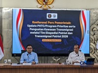 Menteri Transmigrasi, Muhammad Iftitah Sulaiman Suryanagara saat menyampaikan konferensi pers di Jakarta, Rabu (12/8/2026). (CNBC Indonesia/Emir Yanwardhana)