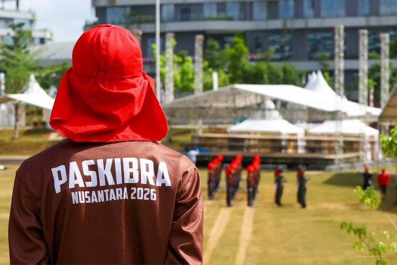 Pasukan Pengibar Bendera Nusantara tengah mempersiapkan diri untuk menyambut Hari Ulang Tahun (HUT) ke-81 Republik Indonesia. (Instagram/ikn_id)