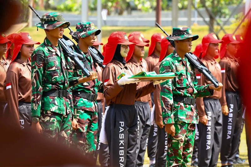 Pasukan Pengibar Bendera Nusantara tengah mempersiapkan diri untuk menyambut Hari Ulang Tahun (HUT) ke-81 Republik Indonesia. (Instagram/ikn_id)